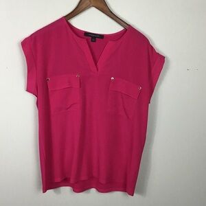 Marc New York hot pink v-neck cap sleeve top gold colored accents pockets Large